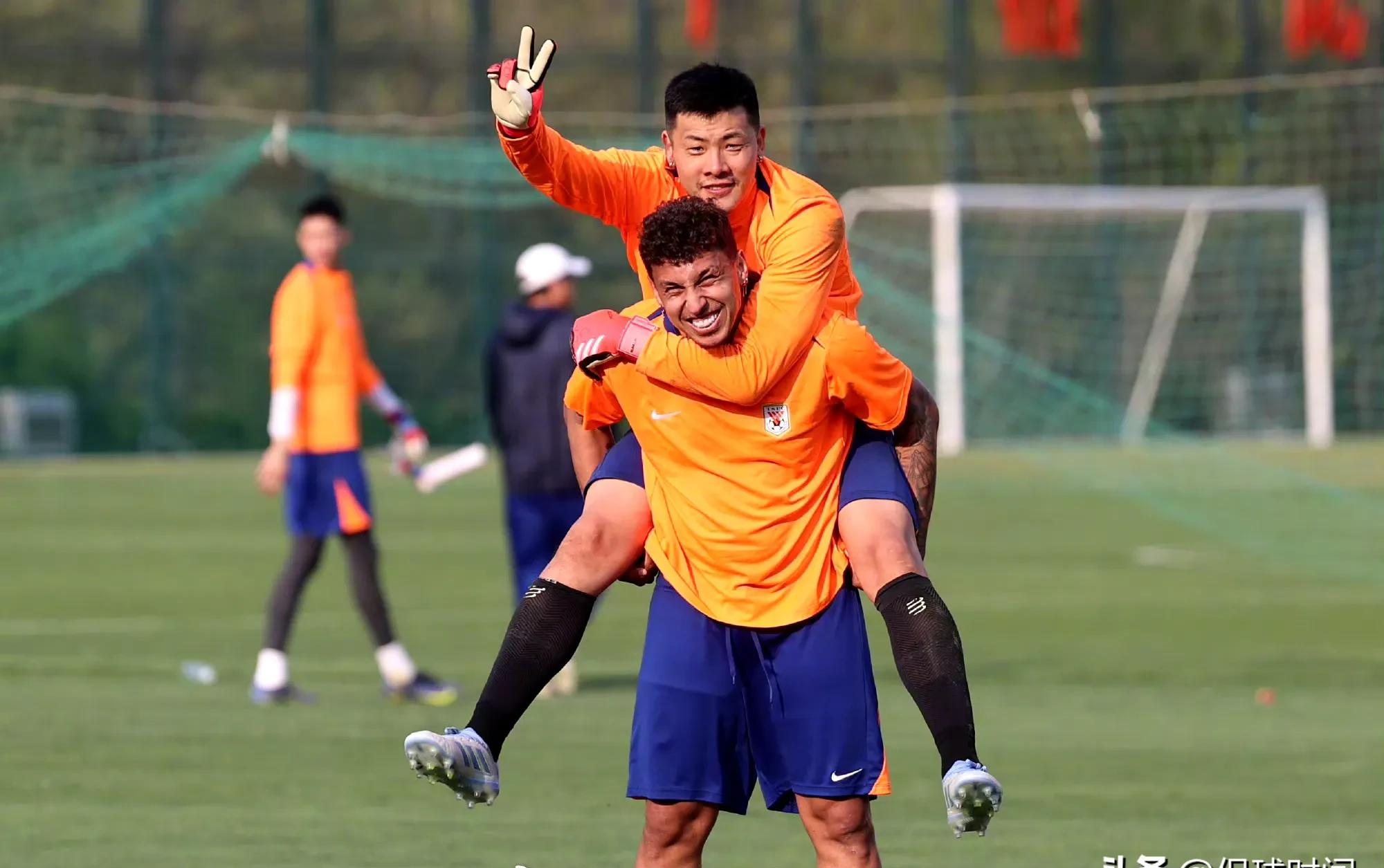 青岛队逆转北京队,西亚卡姆扛起全队 青岛队逆转北京队,西亚卡姆扛起全队