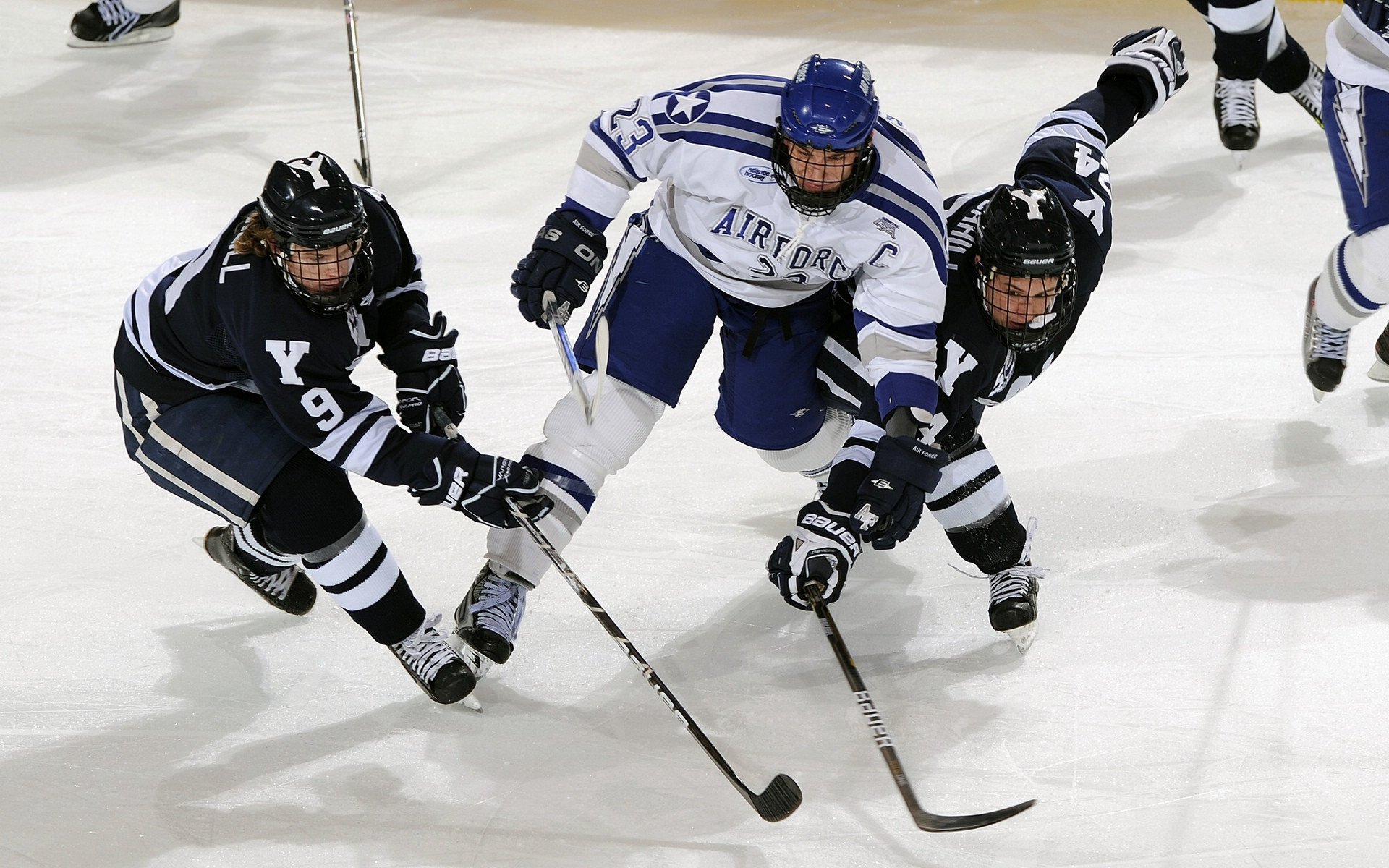 绿茵与极速的跨界交响，皇家社会斩落加拿大，内马尔在F1街道赛接管比赛